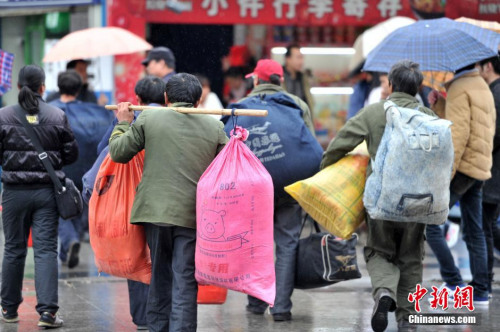 聚焦春節(jié)“恐歸族”：近鄉(xiāng)情怯，恐懼何來？(圖)